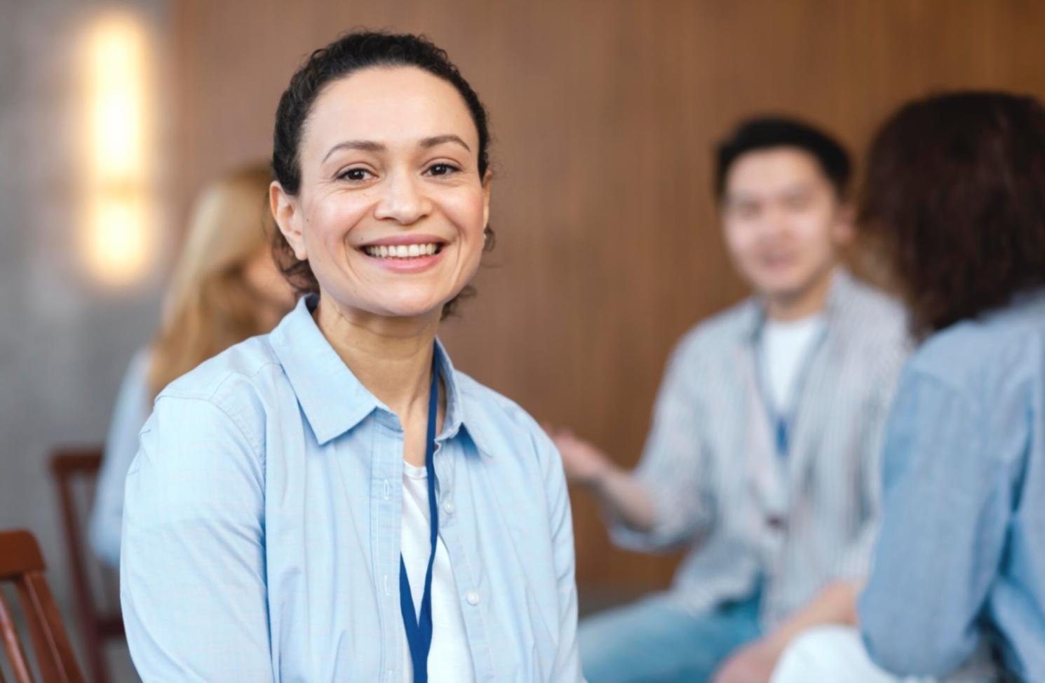 Salle de formation moderne avec équipements pour l'apprentissage financier